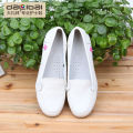 2015 barato couro sapatos branco couro enfermeira sapatos por atacado